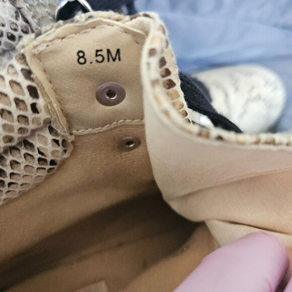 JELLYPOP Miggy Women's Faux Snakeskin Print Lace-up Booties Sz 8.5M Lug Sole - Picture 11 of 11